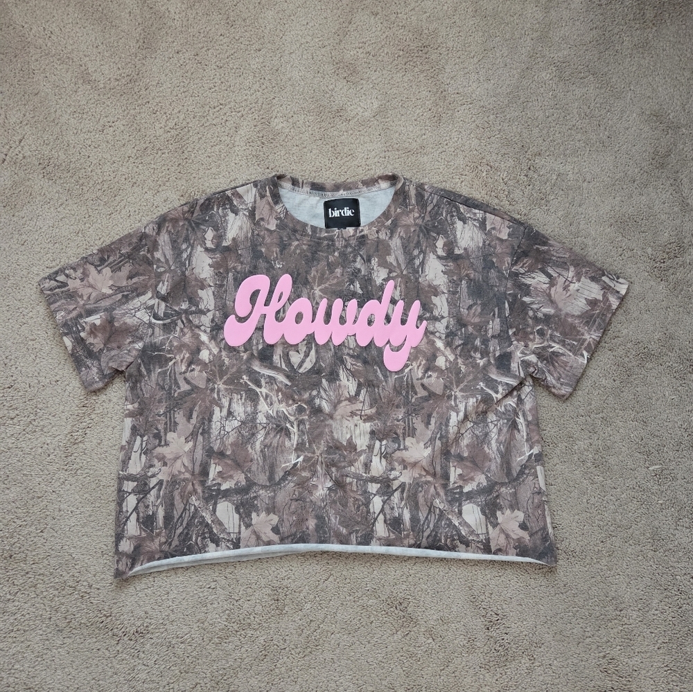 Birdie Cropped Camo Howdy Tshirt Size Small